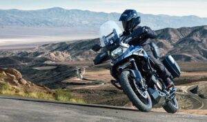 Salah satu motor keluaran Suzuki yang cocok untuk touring