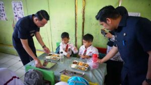 Bupati dan Wakil Bupati Rejang Lebong Meninjau Langsung Pelaksanaan Program MBG di Kecamatan Curup Tengah