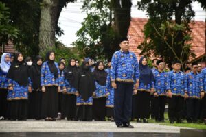 ASN yang Mengikuti Rapat Bulanan di Halaman Kantor Bupati Rejang Lebong, Kamis 17 Juli 2025