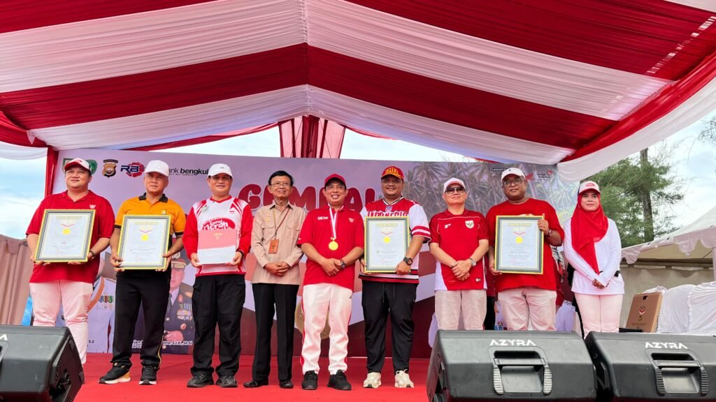 Rekor MURI Menanam 10.000 Kelapa