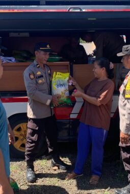 Polres Rejang Lebong Bantu Bulog Jual Beras SPHP