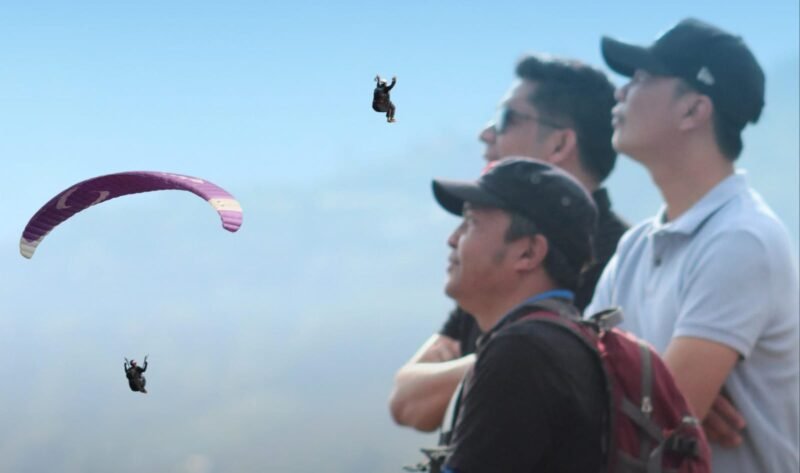 Uji Coba Paralayang di Kawasan Danau Mas Harun Bastari oleh Pemerintah Kabupaten Rejang Lebong