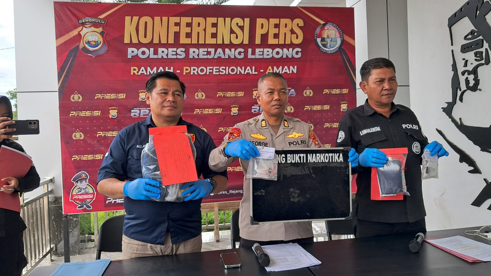 Konferensi Pers ungkap kasus penyalahgunaan Narkoba di Rejang Lebong.